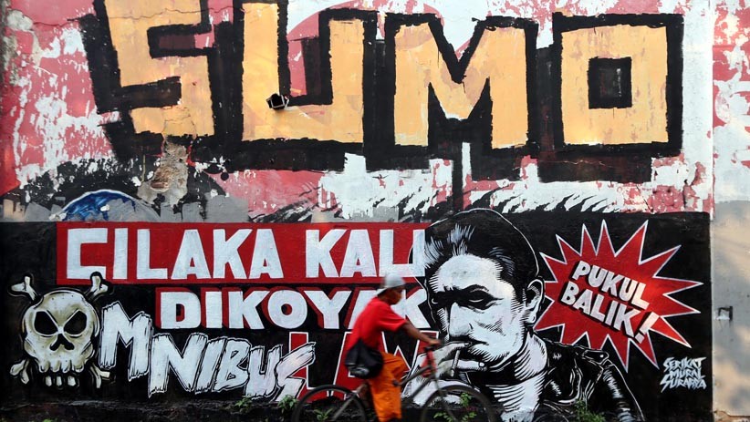 Seniman Surabaya Kritik Pengesahan Omnibus Law Melalui Mural - Bagian 1