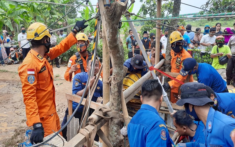 title 2 Warga Semarang Tewas Tercebur Sumur saat Kuras Air 2 Warga Semarang Tewas Tercebur Sumur saat Kuras Air