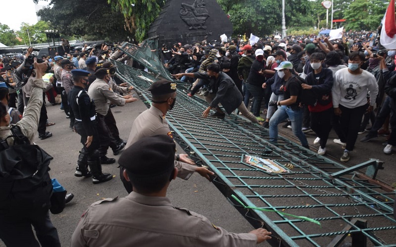 Polisi Khawatir Demo Tolak UU Cipta Kerja Picu Klaster 