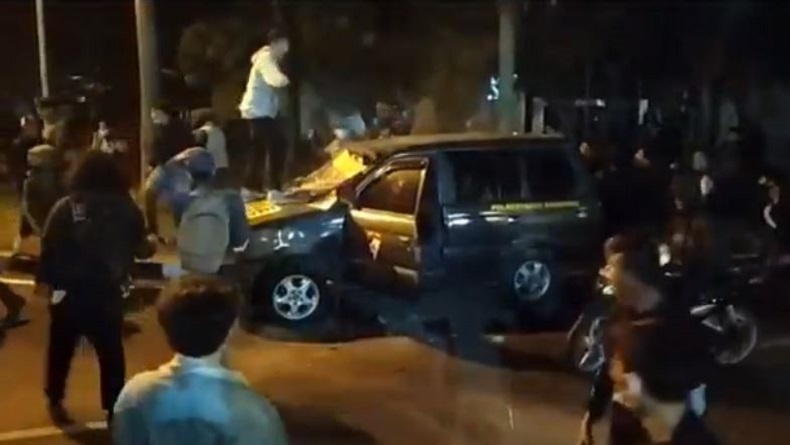 Polda Jabar Periksa 9 Orang, Selidiki Perusak Mobil Polisi saat Demo Rusuh di Bandung