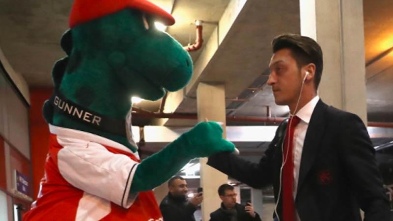 Ozil Maskot