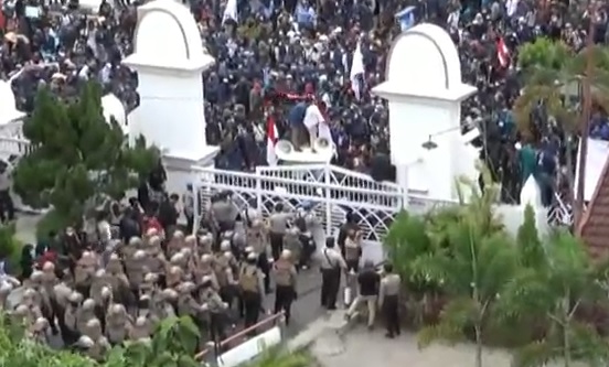 Didemo Mahasiswa, DPRD NTB Janji Sampaikan Penolakan UU Cipta Kerja ke Pusat