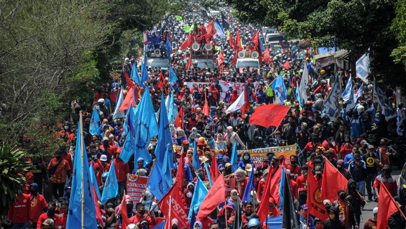 Ribuan Mahasiswa dan Buruh Bersatu Blokir Jalan Nasional Bandung-Garut - Bagian 1