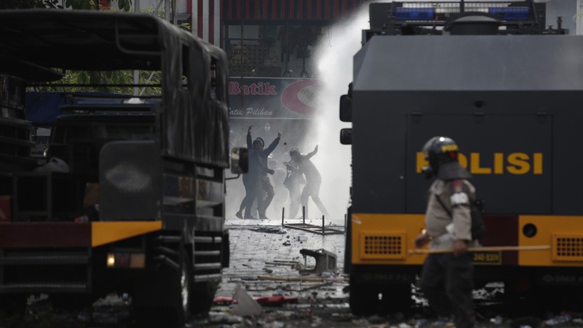 Demo Tolak UU Cipta Kerja Ricuh, Fasilitas di Kawasan Malioboro Yogyakarta Rusak - Bagian 2