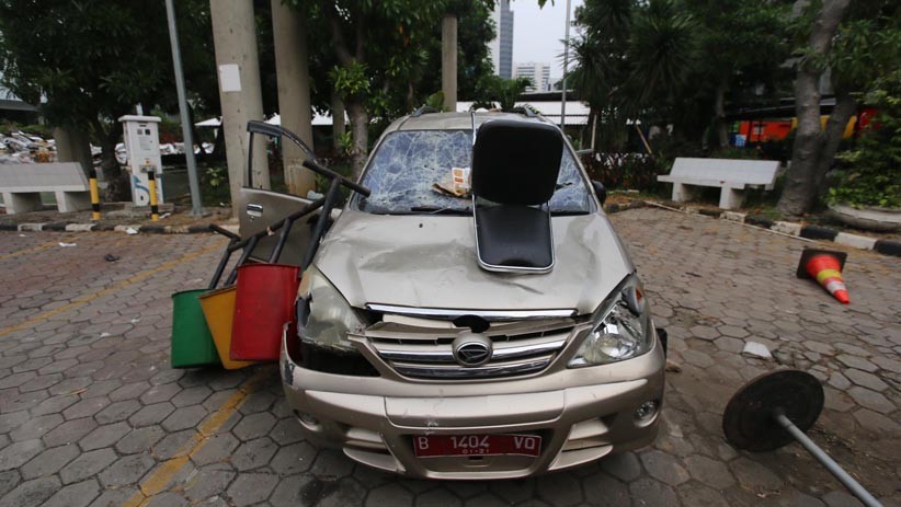 Gedung Kementerian ESDM Dirusak Massa, Kaca Pecah Berhamburan - Bagian 4