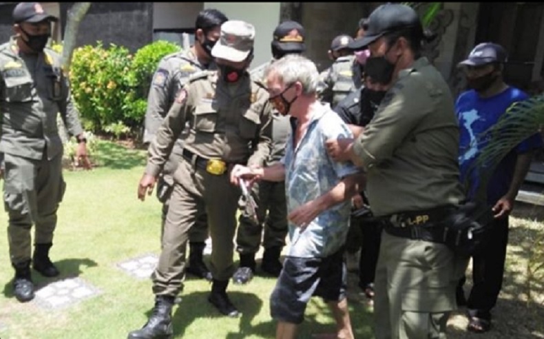 Depresi, Bule Jerman Mengamuk di Sanur Bali Diamankan Satpol PP