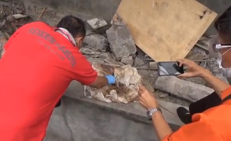 Geger Buruh Bangunan Temukan Diduga Kerangka Manusia Terbungkus Kain di Denpasar