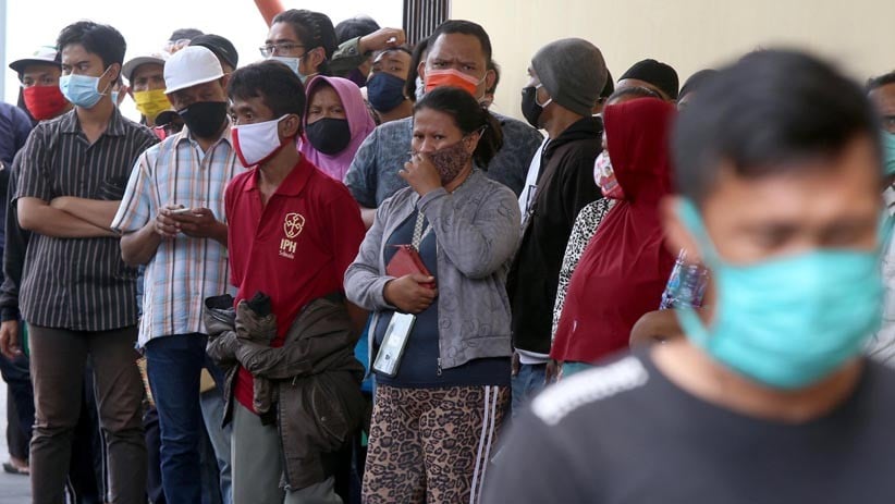 Tangisan Orang Tua Menjemput Anak yang Ditangkap saat Aksi Menolak Omnibus Law - Bagian 5