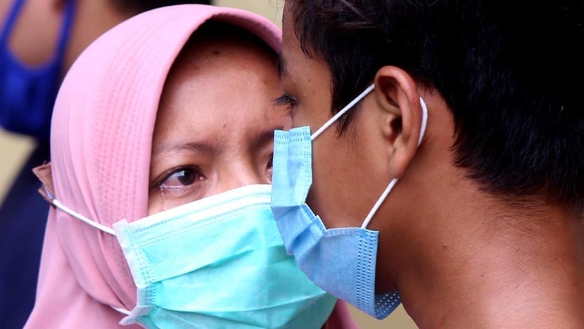 Tangisan Orang Tua Menjemput Anak yang Ditangkap saat Aksi Menolak Omnibus Law - Bagian 1