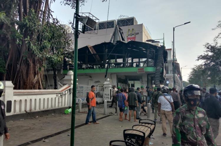 Pelajari CCTV, Polisi Buru Pelempar Bom Molotov di Kafe Legian