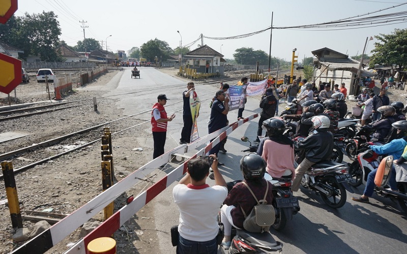 Daop 4 Catat 49 Kasus Kecelakaan di Perlintasan KA, 6 Orang Meninggal