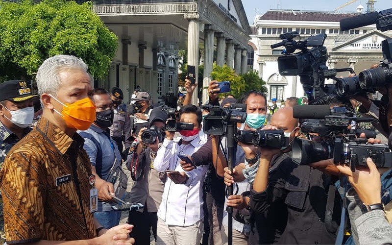 title Ganjar Pranowo Buka Ruang Aspirasi bagi Penolak UU Cipta Kerja Ganjar Pranowo Buka Ruang Aspirasi bagi Penolak UU Cipta Kerja