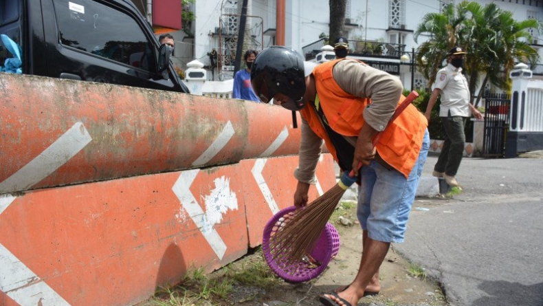 Tak Pakai Masker, 15 Warga Padang Terjaring Razia di Pasar Raya