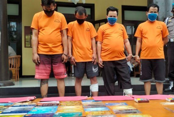 title 4 Pelaku Spesialis Ganjal ATM di Bandung Ditangkap, 2 di Antaranya Ditembak 4 Pelaku Spesialis Ganjal ATM di Bandung Ditangkap, 2 di Antaranya Ditembak