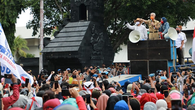 Temui Ratusan Buruh Demo Tolak Omnibus Law, Ganjar Malah Ajak Dangdutan Dulu