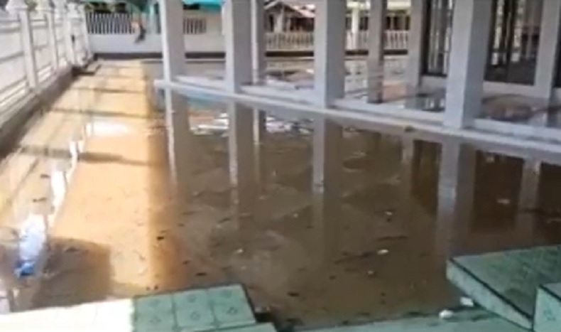 Banjir di  Jembrana Bali  Rendam Masjid  Warga Kesulitan 