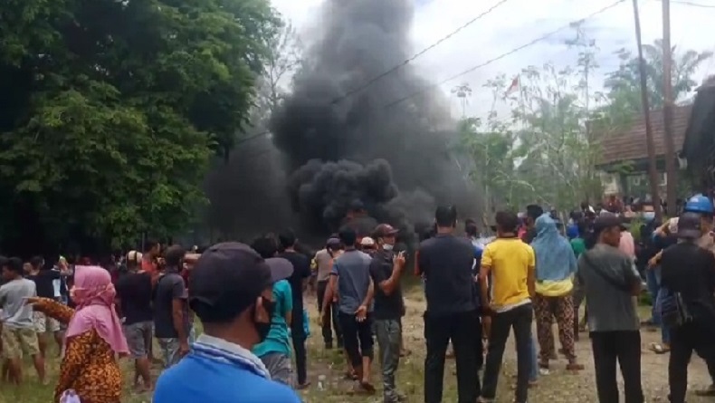 Ratusan Warga Rusak Kantor Induk Perusahaan Kelapa Sawit di Bengkulu Utara