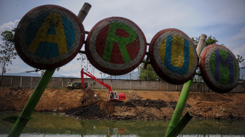 Sungai Citarum Dikeruk untuk Antisipasi Banjir - Bagian 2