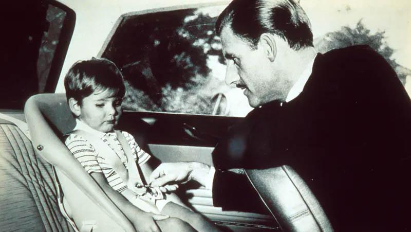 Graham Hill bersama anaknya, Damon Hill. (Foto: Drive Tribe)