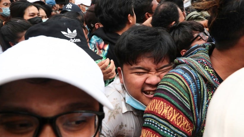 Thailand Umumkan Status Darurat, Aktivis Pro-demokrasi Ditangkap Polisi - Bagian 4
