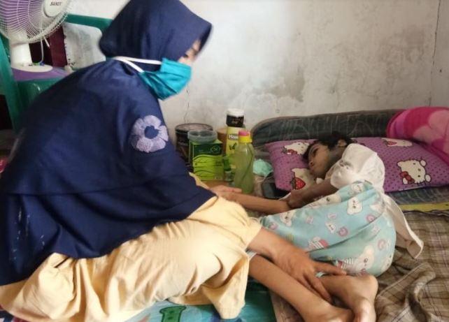 Tubuh Digerogoti Kanker, Gadis Asal Batang Ini Butuh Bantuan Biaya Berobat