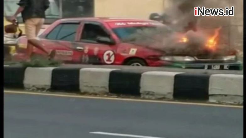 Video Mobil Berstiker Paslon Bupati Klaten Terbakar, Diduga Korsleting Listrik
