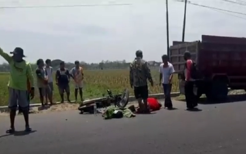 Diduga Tak Fokus Kendarai Motor, Remaja di Blora Tabrak Truk hingga Tewas