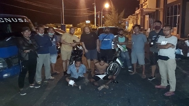 title Melawan Pakai Pisau, 2 Begal di Musi Rawas Meringis Ditembak Polisi Melawan Pakai Pisau, 2 Begal di Musi Rawas Meringis Ditembak Polisi
