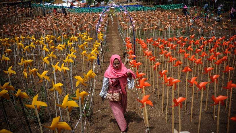 Deretan Ribuan Kincir Angin Jadi Lokasi Swafoto saat Wisata ke Bandung - Bagian 1