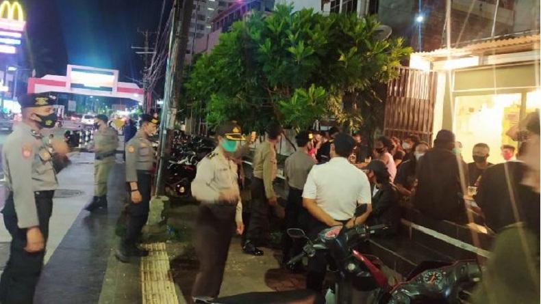 Jalan-Jalan di Sekitar Mal Tanpa Masker, 5 Warga Manado Ditegur Petugas Gabungan