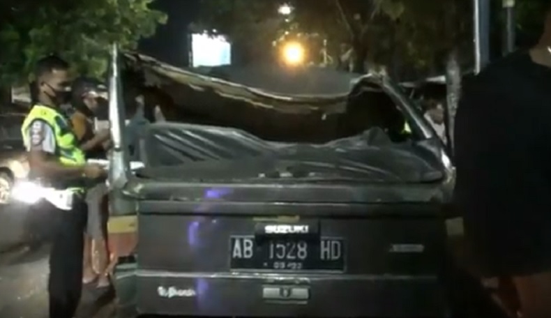 title Tabrakan Beruntun di Jalan Yogya-Wonosari, Seorang Penumpang Tewas Tabrakan Beruntun di Jalan Yogya-Wonosari, Seorang Penumpang Tewas