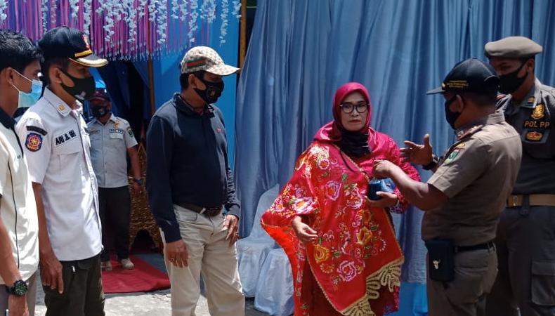 Pastikan Terapkan Perda AKB, Satpol PP Padang Datangi Tempat Pesta Pernikahan