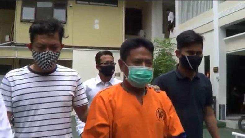 title 2 Warga Banyuwangi Duel, 1 Tewas di Lokasi dengan Luka Tusuk di Perut dan Dada 2 Warga Banyuwangi Duel, 1 Tewas di Lokasi dengan Luka Tusuk di Perut dan Dada