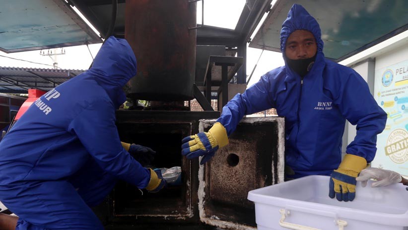 BNNP Jawa Timur Musnahkan 11 Kg Sabu Asal Malaysia