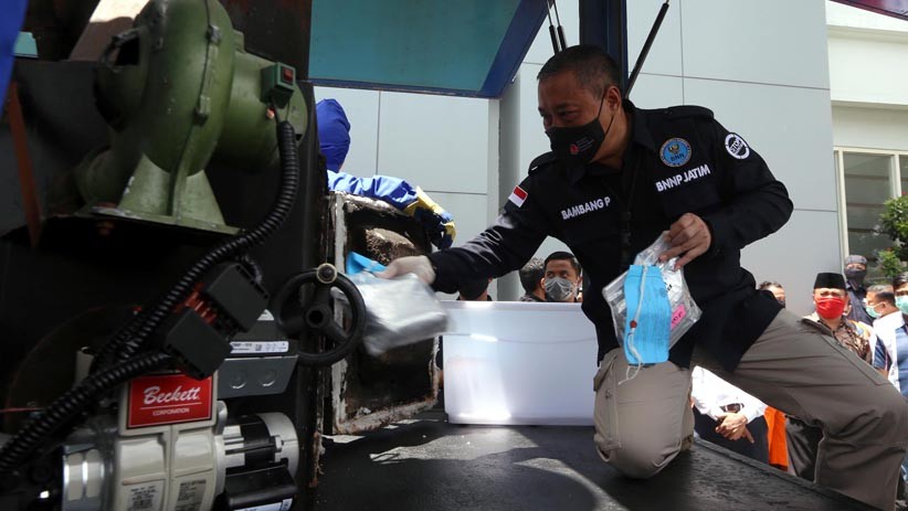 BNNP Jawa Timur Musnahkan 11 Kg Sabu Asal Malaysia - Bagian 2