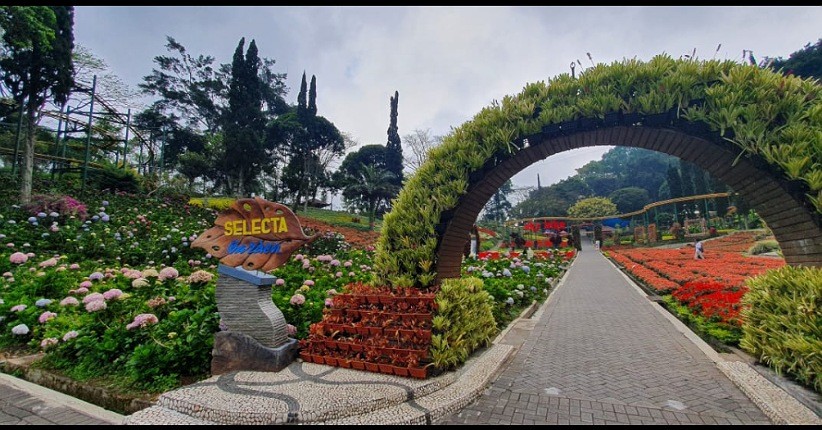 5 Spot Wisata di Selecta Malang, Nomor 3 Indah Ada Taman Bunga