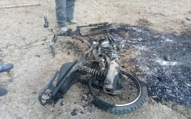 title Geger Motor Jambret di Rembang Dibakar Massa, Pelaku Babak Belur Geger Motor Jambret di Rembang Dibakar Massa, Pelaku Babak Belur
