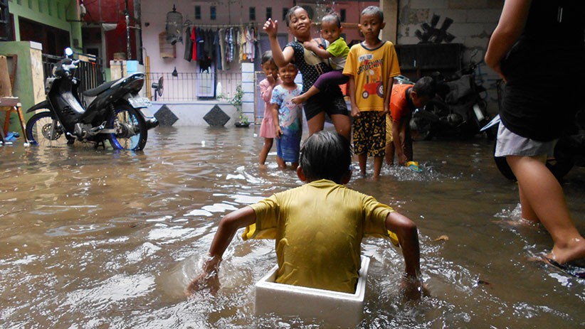 Hujan Deras, Permukiman Warga Bekasi Terendam Banjir - Bagian 1