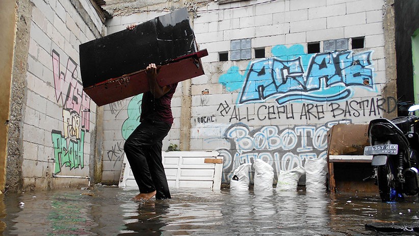 Hujan Deras, Permukiman Warga Bekasi Terendam Banjir - Bagian 2
