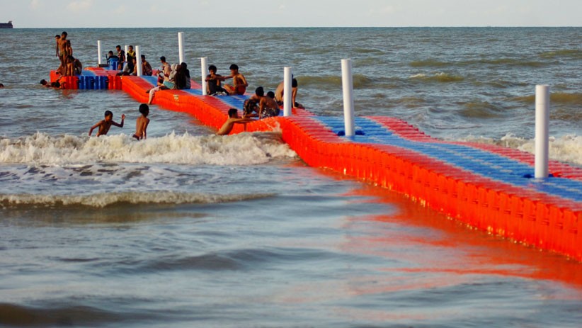 Dermaga Apung 99 Meter Jadi Wahana Baru Wisata Pantai Utara - Bagian 1