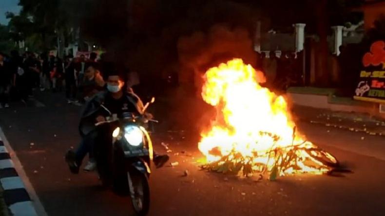 Demo Ricuh Tolak UU Omnibus Law di Jambi, Polisi Amankan 28 Orang