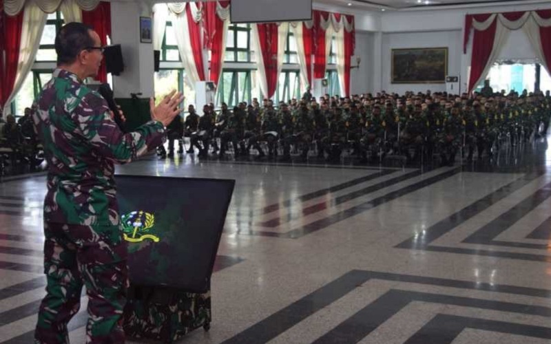 Isi Kuliah Umum, Gubernur Akmil: Senior Bina Junior, Jangan Ada Sifat Balas Dendam