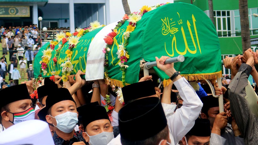 Ribuan Pelayat Antar Jenazah Pimpinan Pondok Pesantren Gontor - Bagian 2