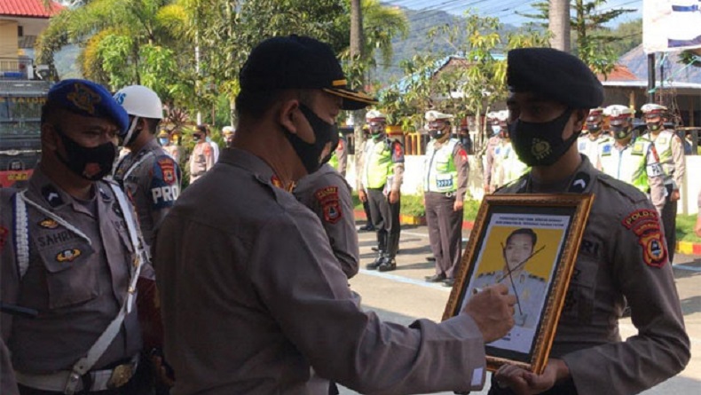 Kapolres Tana Toraja Berhentikan Tidak Hormat 2 Anggota Polisi