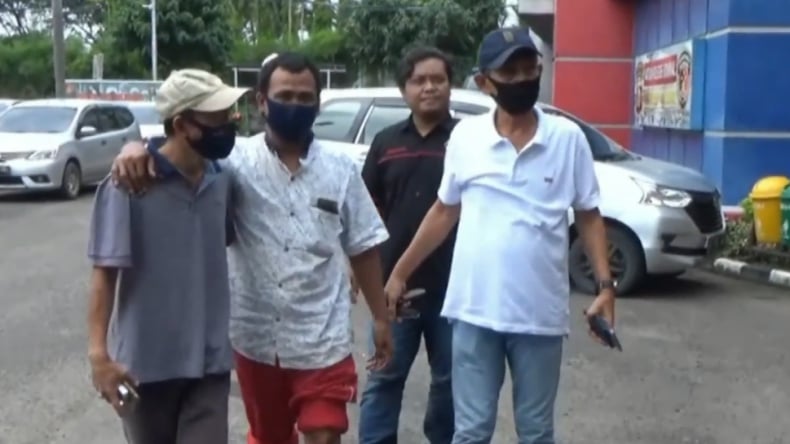 Sopir Taksi Online Bonyok Dipukuli Warga saat Kabur ke Mapolrestabes Palembang