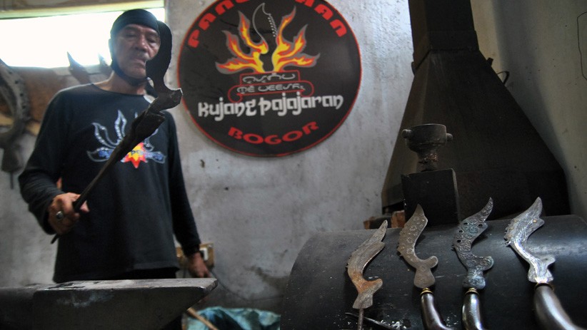 Intip Pembuatan Kujang, Senjata Pusaka dari Jawa Barat - Bagian 1