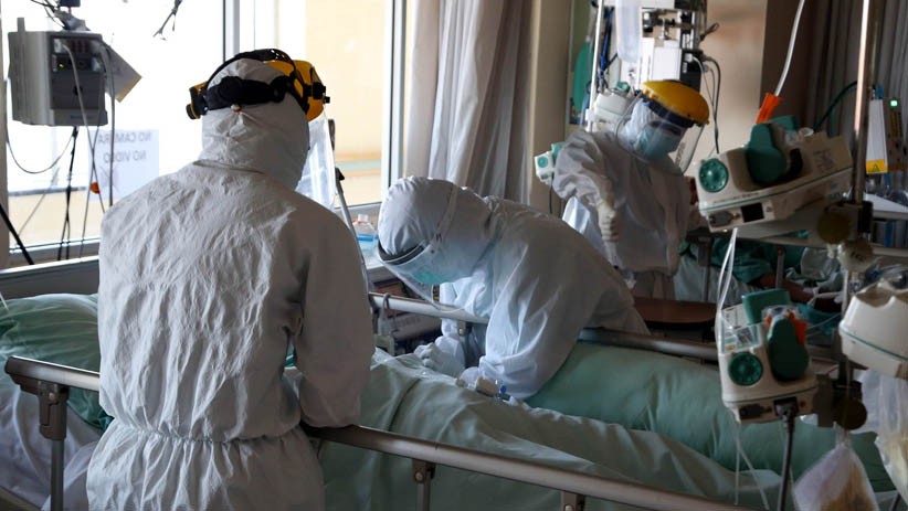 Melihat Tenaga Medis Surabaya Berjibaku Rawat Pasien Covid di Ruang Isolasi  - Bagian 2