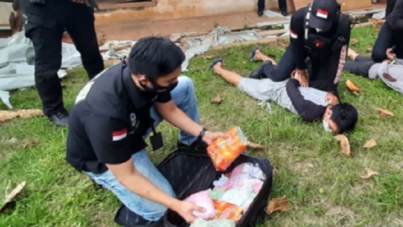 title Gerebek Narkoba di Gilireng Wajo, Polisi Tangkap 2 Pria Gerebek Narkoba di Gilireng Wajo, Polisi Tangkap 2 Pria