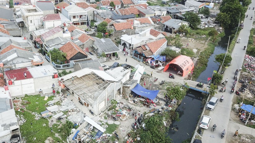 Penampakan dari Udara Rumah Rusak Diterjang Angin Puting Beliung di Bekasi - Bagian 1