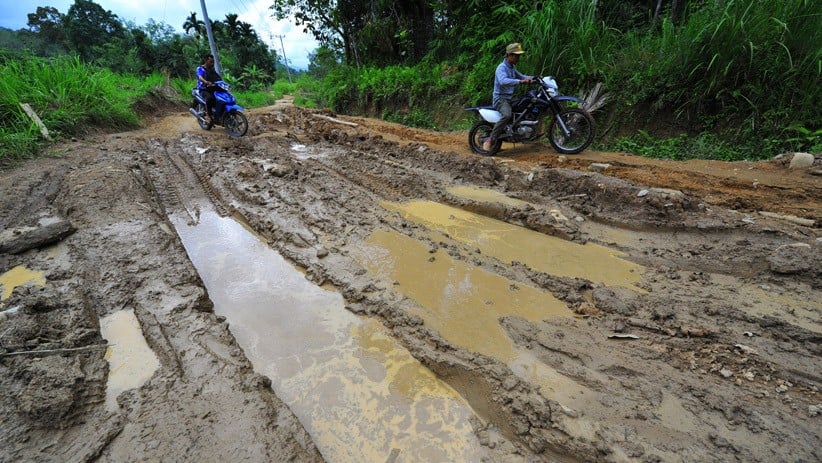 Begini Buruknya Akses Jalan Desa Terpencil di Jambi - Bagian 2